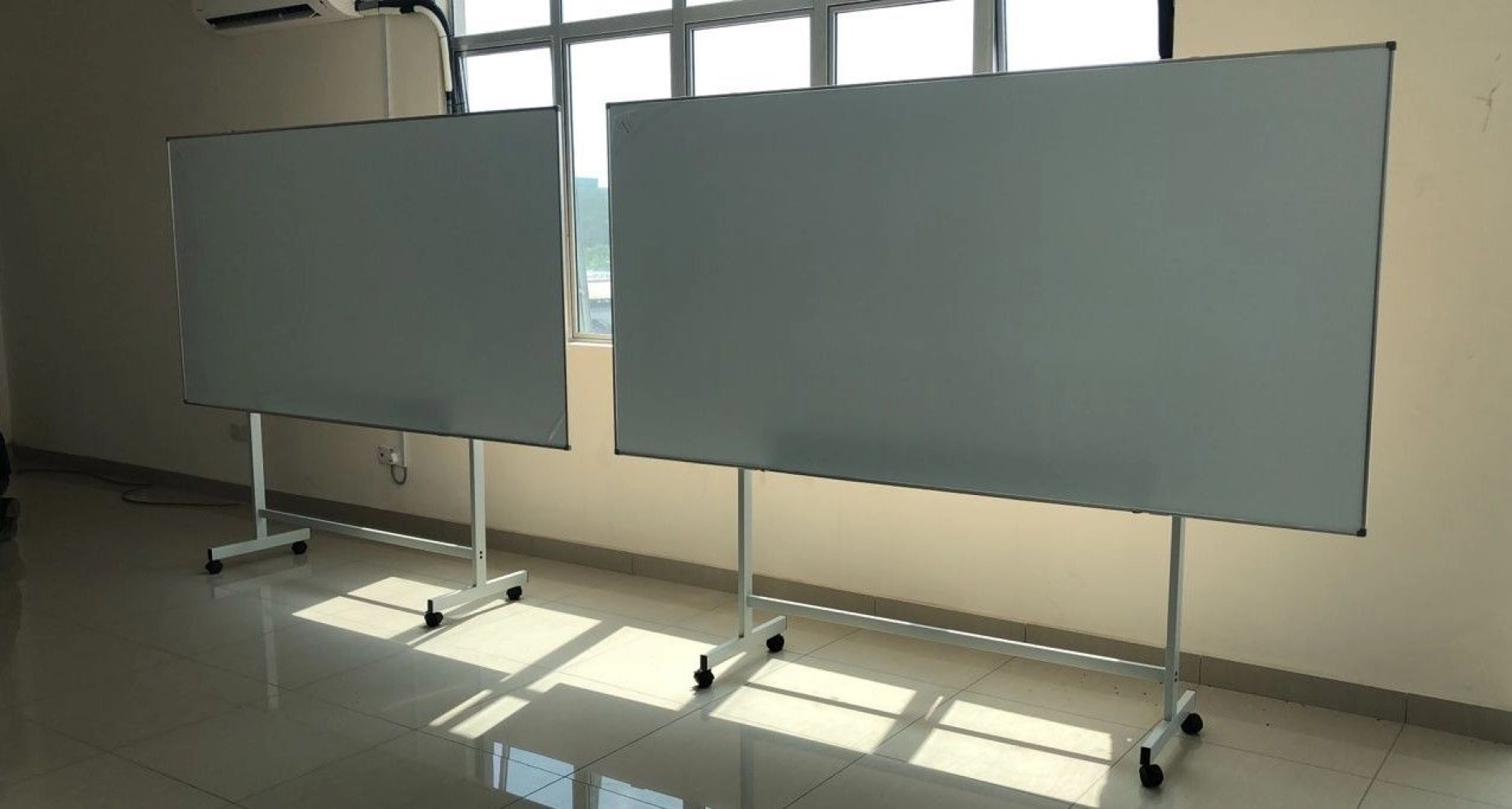 Glass Board vs. Traditional Whiteboard: Which is Better?